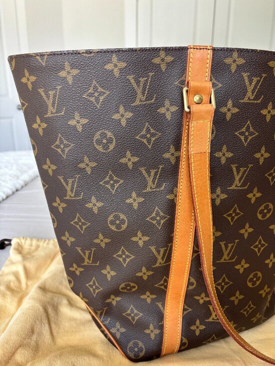 Louis Vuitton Handbags - Large Louis Vuitton Monogram Tote